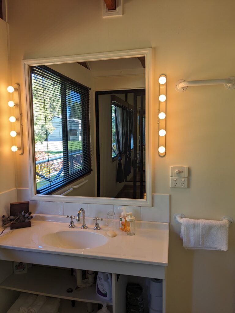 Beachmere Escape Ensuite